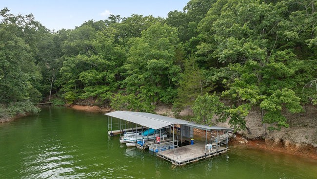 Gorgeous seasonal views of Beaver Lake and a quick 5 minute boat ride to Prairie Creek.  Easy walk down to the lake. Get in touch today for your private showing.