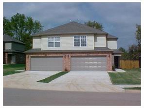 Nice 3 Bed 2.5 Bath 2 Car Garage Duplex in Copper Oaks Subdivision. This unit has lots of amenities which include granite counter tops, ceramic tile in wet areas, gas log fireplace, crown molding, wood laminate flooring in living room with carpet in bedrooms, jacuzzi tub in the master bathroom, all appliances including washer / dryer and 6 ft privacy fenced yard. You wont find anything as nice for the price! Just minutes to Downtown Bentonville and Wal Mart Home Office. **Pics may not be of exact unit**