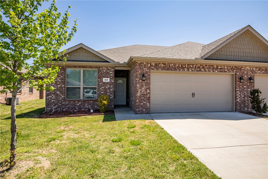 Spacious 3 bed 2 bath home in central Pea Ridge just minutes from Bentonville and Rogers. This open floor plan features hardwood tile throughout the common areas and in the kitchen enjoy granite counters and stainless steel appliances including the fridge. This home also features large carpeted bedrooms and in the master bathroom you will find plenty of storage and counter top space with dual sinks and a large walk in shower. Also included with this home is a Washer and Dryer! Outback lounge or BBQ on the spacious covered patio that opens up to a level spacious yard. Lawn care and landscaping is included. Yards are not fenced other than a divider fence between units. Pets are allowed with an additional $250 per pet refundable deposit. An additional monthly pet rent applies.