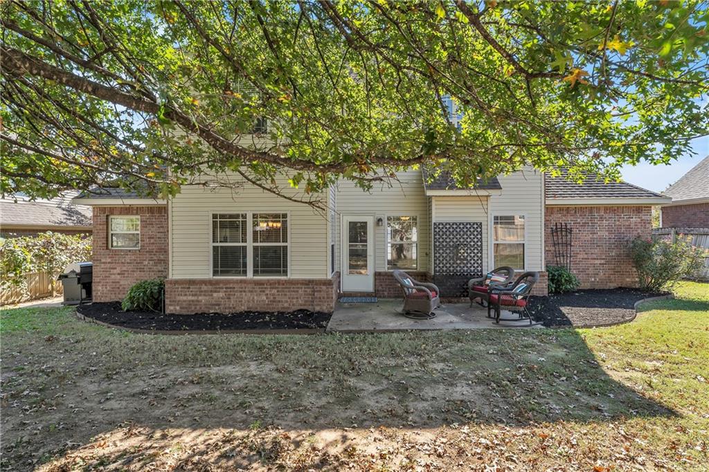 Stoney Creek Place Sub Rogers - Residential Lease