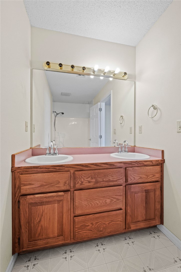 Round Prairie Estate Ph 2 Gentry - Residential