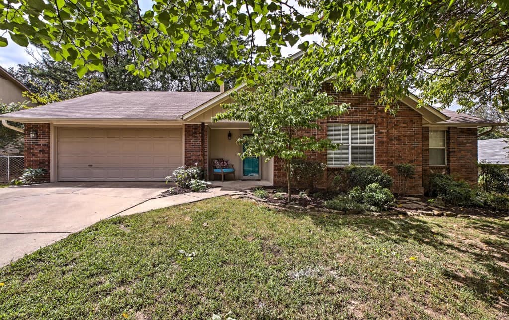 This home is a Fully Furnished and all utilities paid executive short term rental.  Great place for buyers to stay when they move to town while looking for their home to purchase.  Or an executive wanting a place to stay with their family and pets when they need more than just a hotel room.  Quiet neighborhood, fenced yard and 2 car garage.  This home is freshly renovated and all furnishings are brand new.  So perfected and ready to go.