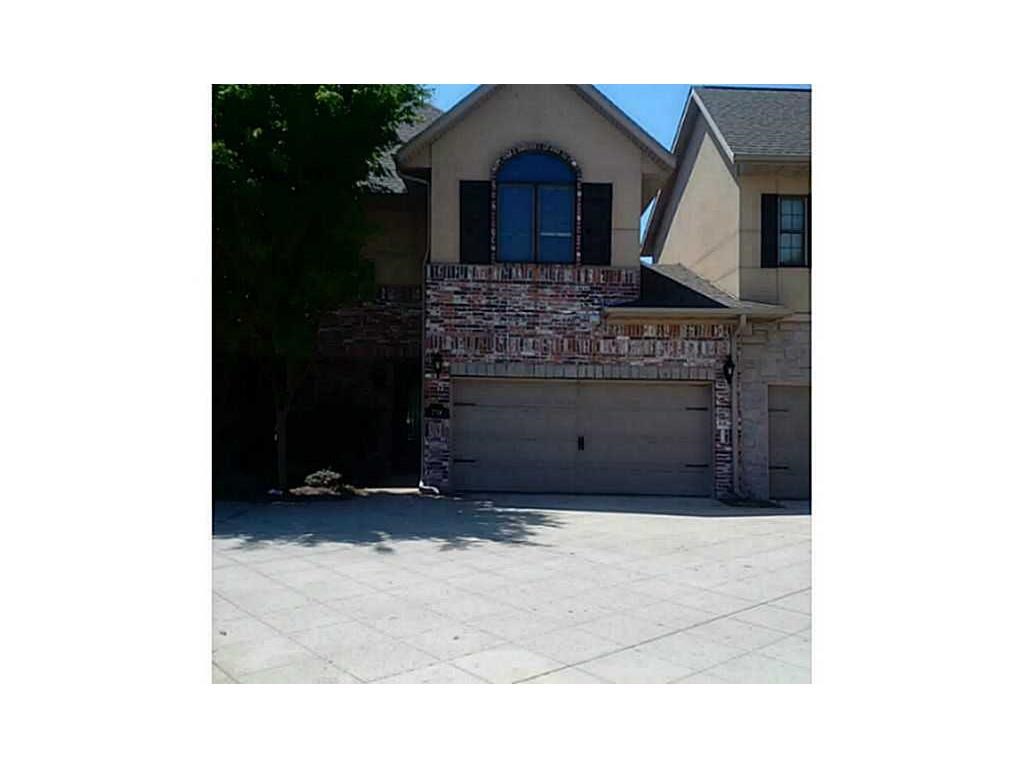 Luxury condo in the heart of NWA. Close to the best shopping, dining & entertainment. Home features 2 bedroom, 2.5 bath with a large landing upstairs that could be used as a second living area & 1 car garage. Great floor plan with many upgrades. All appliances.