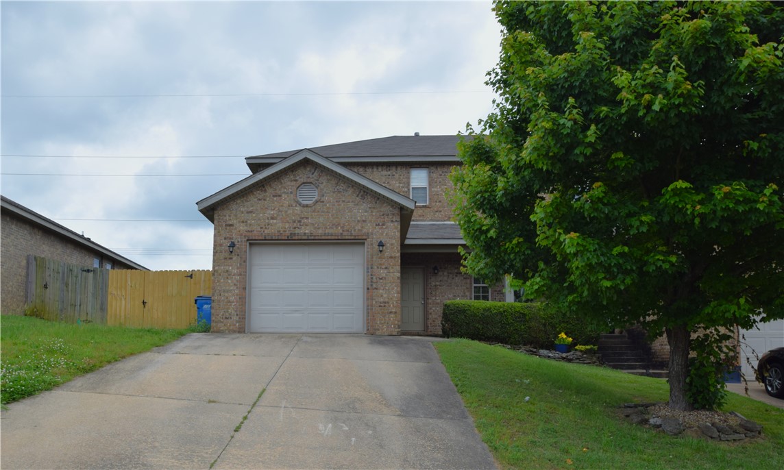 This two-level townhome features all bedrooms on the second level. The main level includes a living area, a kitchen with an eat-in space, and a half bath.
The property also offers a fully privacy-fenced back yard. This is a non-smoking property and pets are negotiable with owner approval and additional deposit.