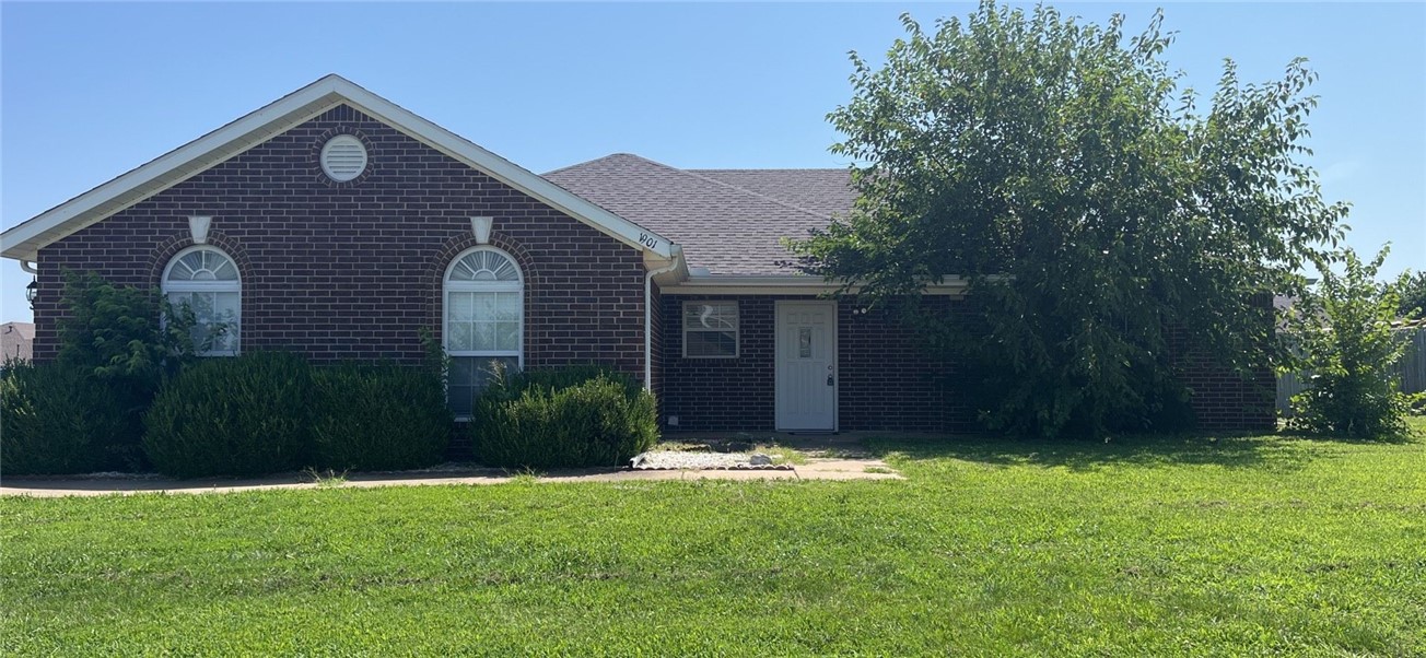 All Brick 3 bedroom, 2 bath home in convenient location! Split floor plan, walk in closets. Kitchen has granite countertops, comes with refrigerator and washer/dryer. Gas log fireplace in the living room. Large fenced in backyard.