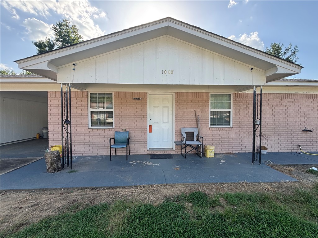 Ready for a little slice of fun? This single-family residence, is practically winking at you. It’s got that classic charm with a playful spirit, just waiting for its next family! With three delightful bedrooms, there's plenty of space for everyone to spread out, a beautiful kitchen, and a big backyard and privacy fence with a separate work/storage building in the back. You’ve got just enough outdoor space for a mini-garden, a cozy patio, or perhaps a spirited game of corn hole. It is 2 MINUTES AWAY from the Sequoyah Elementary School and 5 MINUTES from Russellville Middle School and 7 minutes to local stores. So, are you ready to add your own chapter to the story of this charming home?