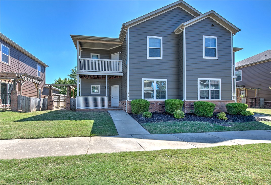 Discover an exceptional opportunity with this newly remodeled townhome, located right on the University of Arkansas bus route. This offering is a rare find for both parents securing student housing and seasoned investors looking for prime rental assets. Designed with students in mind, this townhome features a layout with four spacious bedrooms and three full, modern bathrooms, providing comfortable shared living space. The fresh, contemporary updates mean this home is move-in ready—no costly renovations needed! You're just under 4 miles to the University of Arkansas campus, ensuring a quick commute. Plus, you'll be minutes from prime shopping districts, popular dining spots, and beautiful Fayetteville parks. Added community benefit includes easy access to the Fayetteville Boys and Girls Club. Secure your stake in the thriving Fayetteville real estate market today with this high-demand, high-potential property!
