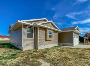 New Construction! Seller is offering up to $5000.00 in concessions to go toward buyer's closing costs, prepaids, rate buy down, or credit at closing with acceptable offer! Recently completed home on a quiet cul-de-sac on the edge of Green Forest. Conveniently located near Harps grocery, schools, post office, city park, Green Forest Soccer Complex, and baseball fields. Home offers 4 bedrooms and 2 full baths, an open floor plan, cathedral ceilings, 2 car garage, laminate wood and tile flooring, neutral paint colors, and so much more. Imagine yourself being the first one to call this place home! Make an appointment today! **CHECK IT OUT ROOM BY ROOM IN THE VIRTUAL WALK THROUGH