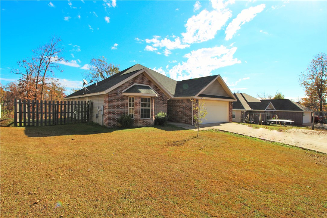 What a fantastic home in a great location. Near the Rogers municipal airport, this split floor plan home, is ready for you!. It has an amazing view from the back deck. a large master bedroom with Walk in closets. The moment you walk through the door you will feel the coziness of this home. Sellers are motivated and will consider all offers. make your purchase today