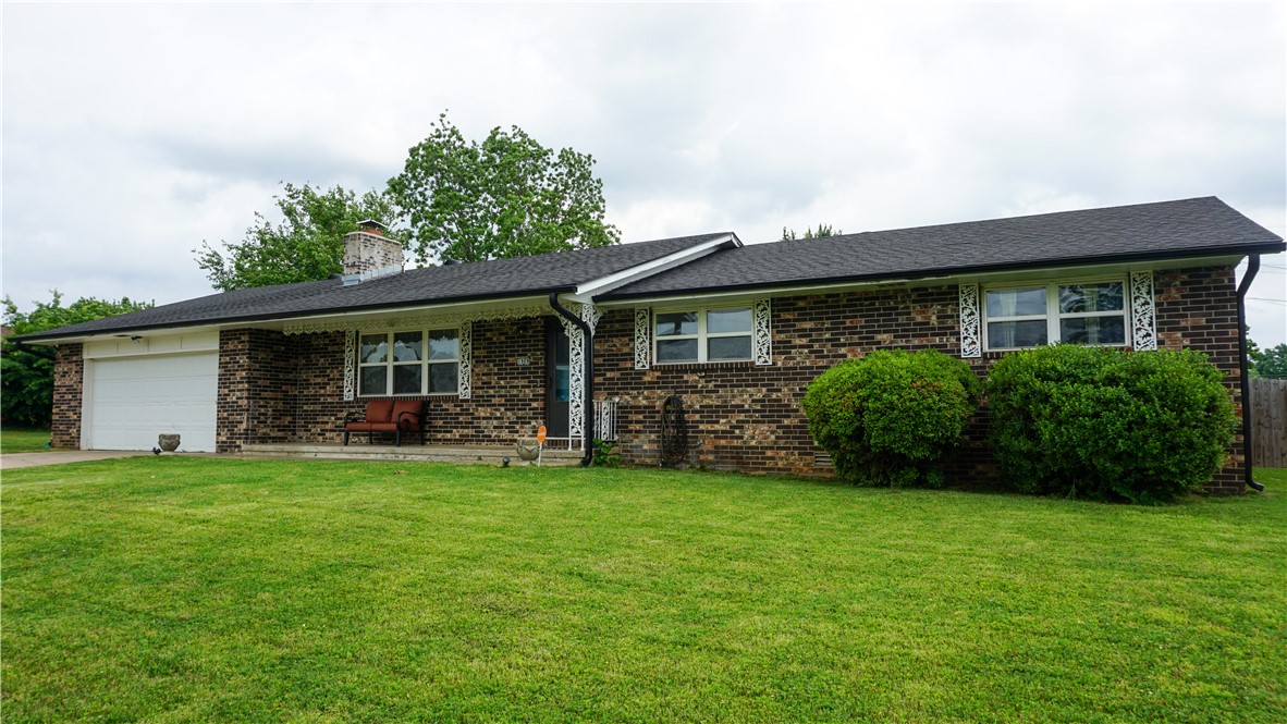 Located in the center of Rogers, this home is a 11 out of 10! It features a spacious 1921 sqft  floorplan with 3 bedrooms, 2 baths and an enclosed patio for entertaining or a work from home space. It's .32 acre lot has plenty of room for outdoor entertainment under the 10x12ft gazebo. It's located about 2 minutes from 71B and about 7 to Pinnacle Hills and access to I-49 while being located in a well established neighborhood cul-de-sac. Roof was replaced with architectural shingles in July of 2024.
