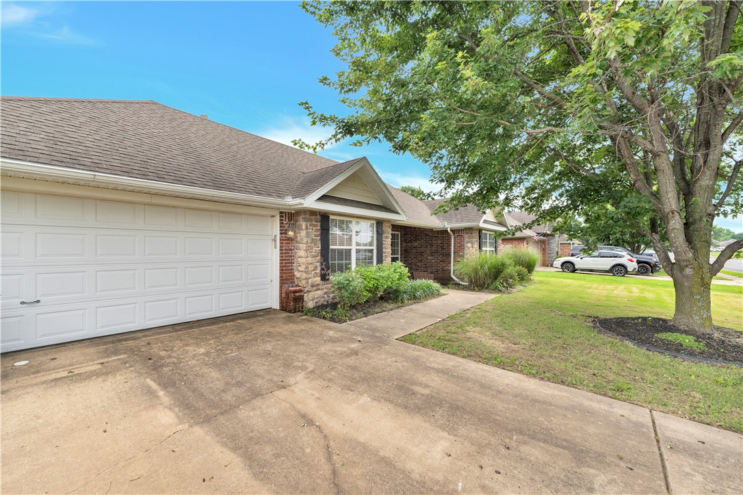 Standing Oaks Sub Blk Ii Pea Ridge - Residential