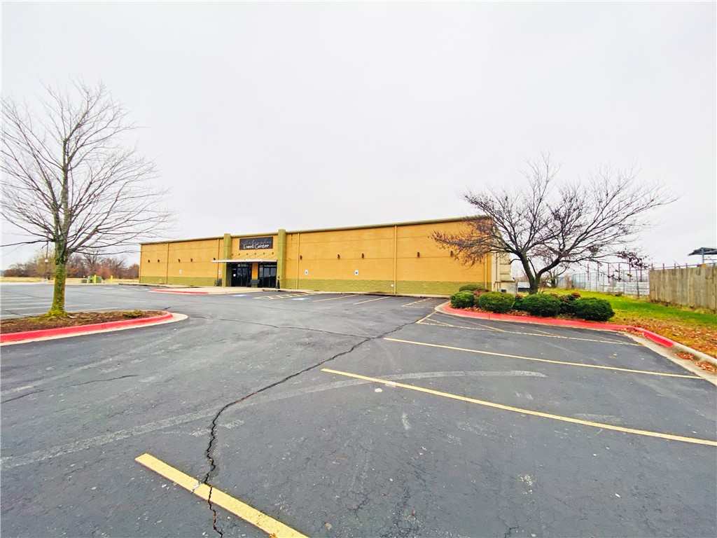 >> Multi-use/Event center in the middle of NWA
>> Easy access to  Interstate-49
>> Building could be used for a variety of uses
>> Property could serve as the anchor a larger development
>> Building has the ability to split into 2 the rooms, each side holding up to 350 guests or 700 undivided
>> Zoning: C-2