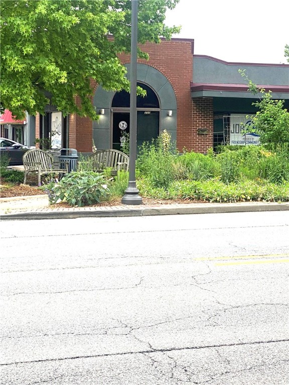 Classic mid-century building.  40 on-site parking spaces (4.8 per 1.000 sf).  Location is prime - being 3 blocks from the Fayetteville square, 1 block from Dickson Street, the entertainment and dining center of Fayetteville, 1 block from the Washington County Courthouse and across the street from the Washington County annex.