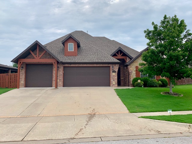 Beautiful home in popular Cross Creek Subdivision in Rogers. Every amenity you could ask for with a split / open floor plan makes this home a desirable rental with over 2650 sq ft to stretch out in. The covered patio out back is perfect for entertaining with a built in grill and gas log fire place and if that's not enough then you can enjoy the neighborhood club house and pool just 1 block away!