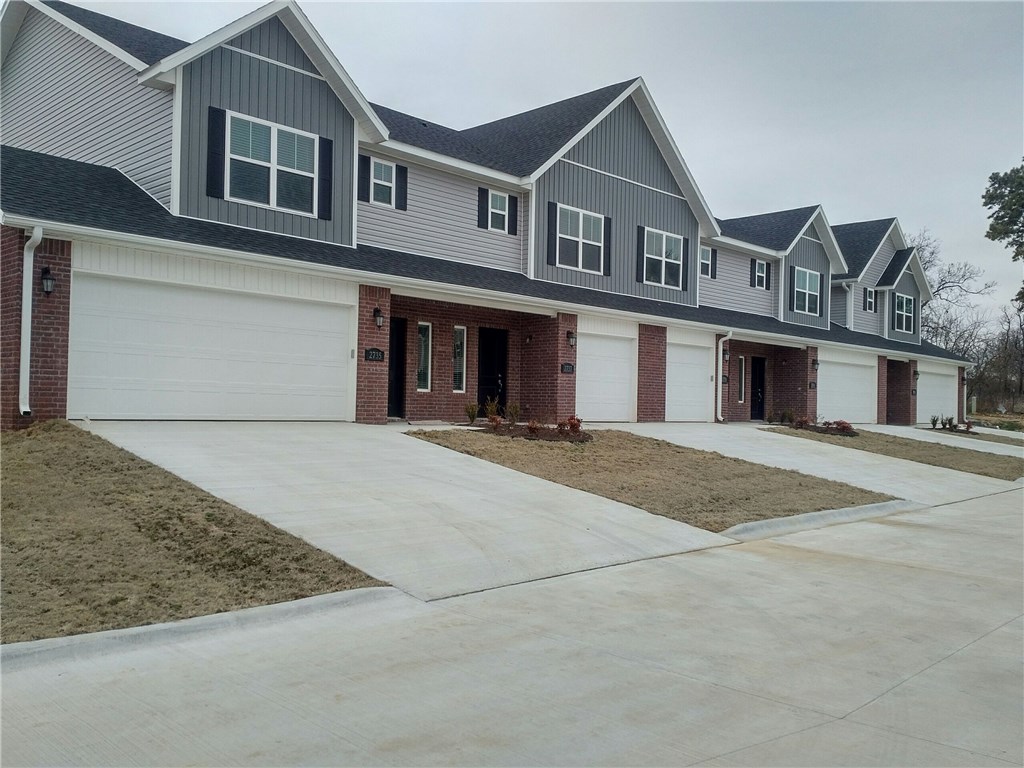 Brand New Executive Rentals in the heart of NWA close to the best shopping, dining, and entertainment. Home features 3 bedrooms, 2.5 bathrooms, 2 car garage, all appliances, nice back patio for entertaining, great floorplan with many upgrades. Come take a look you'll be glad you did.