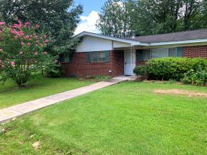 Great home for a family or an investor! This home is in great condition inside and out. Gorgeous lawn! And so much more to offer! Make your appointments today!