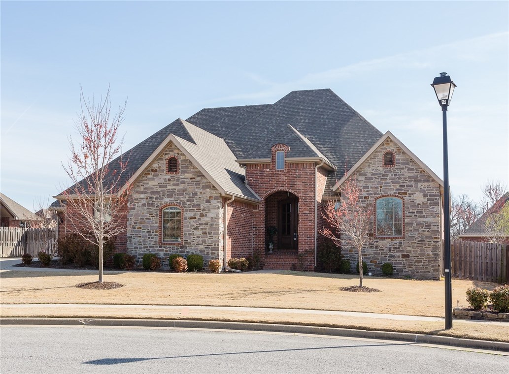 Located on a quiet cul-de-sac in a wonderful neighborhood! You'll love this awesome split plan w/3 bedrooms on the main level. Bonus room includes a full bath&walk-in closet so it can be used as a 4th bedroom. Wide open kitchen has a huge island w/extra seating, granite c-tops, Dbl oven,5 burner gas cooktop. Family room has soaring ceiling w/wood beams & beautiful built-ins surrounding the fireplace. Enjoy evenings by the fireplace on the covered back patio. Immaculately kept and made for entertaining!