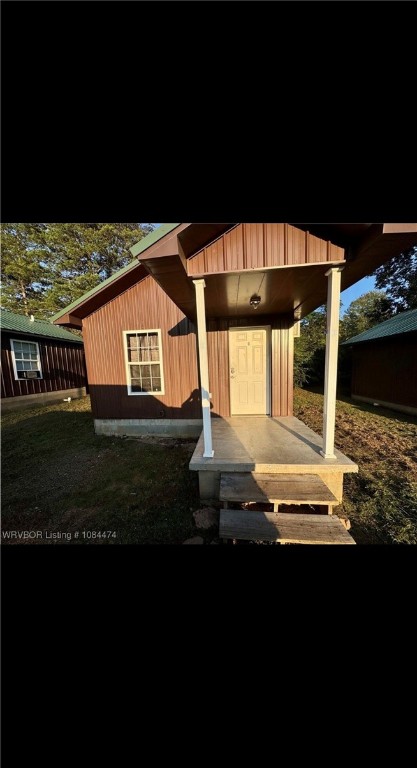 This unique lot offers endless potential with four charming tiny homes and two convenient RV spots, creating the perfect setup for multi-family living, rental income, or a peaceful getaway retreat. Beautifully arranged and full of character, the property provides flexibility, comfort, and the opportunity to create a truly special community space.