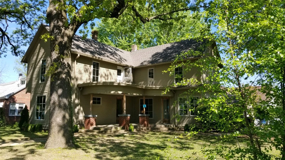 Charming, Historic home on Central St in downtown Bentonville. 2 living spaces on the main floor, open kitchen, large dining, all bedrooms upstairs. Brand new master bath suite addition. Backyard stone patio, 1 car garage and 1 car under pergola. Buyer can choose finishes if purchased prior to completion.