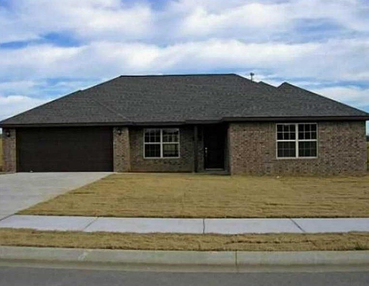 Great 3 bedroom, 2 bath home close to I-49. Call for a showing, available September 1st and it won't last long!