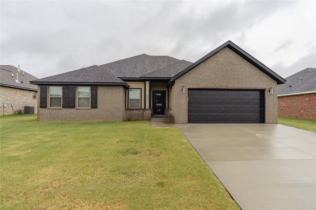 Welcome to this stunning 3-bedroom, 2-bathroom home located in the desirable Prairie Grove, AR. This house boasts an array of amenities that will surely impress. Step inside and be greeted by the sleek granite counter tops in the kitchen, perfect for preparing meals and entertaining guests. The open floor plan creates a spacious and inviting atmosphere, while the luxury vinyl plank flooring adds a touch of elegance. The master bathroom features a double vanity, providing ample space for your daily routine along with a spacious walk-in shower. The large corner lot is fully privacy fenced with stunning views. Don't miss out on your new home!