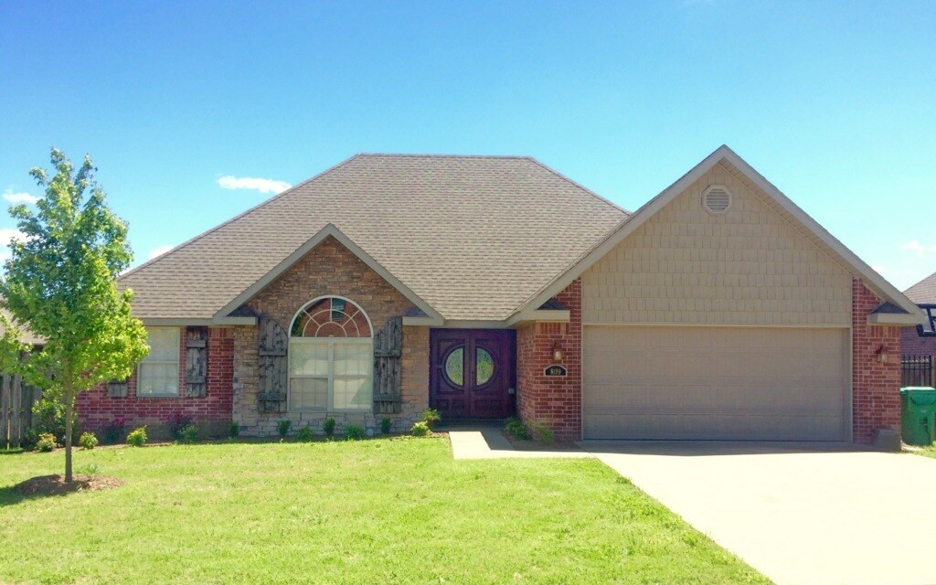 4 bed, 2 bath HOME IN TUSCANY SUBDIVISION WITH COMMUNITY POOL. HOME HAS granite counters, walk in closet, vaulted ceilings in living room, large deck, and WOOD PRIVACY FENCE.