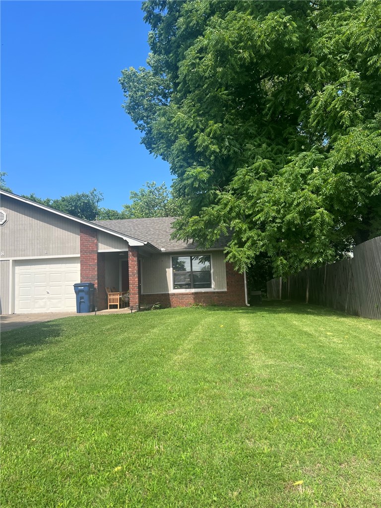 Enjoy living within walking distance to schools, parks, and downtown Siloam Springs. This 2 bedroom 2 Bath has a large living room, primary bedroom with private bathroom & walk in closet, 1 car garage and nice backyard. Agent Owned.