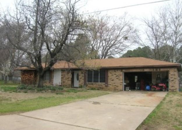 Well-maintained home in a convenient Van Buren location featuring a functional layout, spacious living areas, and a great backyard for relaxing or entertaining. Non-MLS, entered for statistical purposes only.