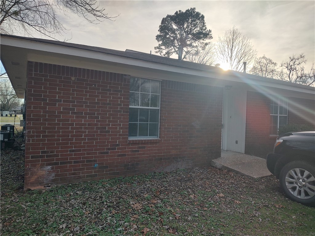 Freshly remodeled unit fresh paint, new tile and more. unit comes with stove, fridge and dishwasher. Broker is related to the owners.