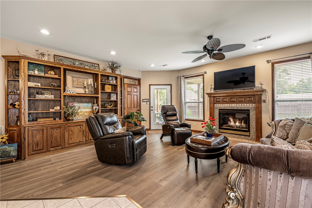 Whispering Timbers Ph 12 Rogers - Residential