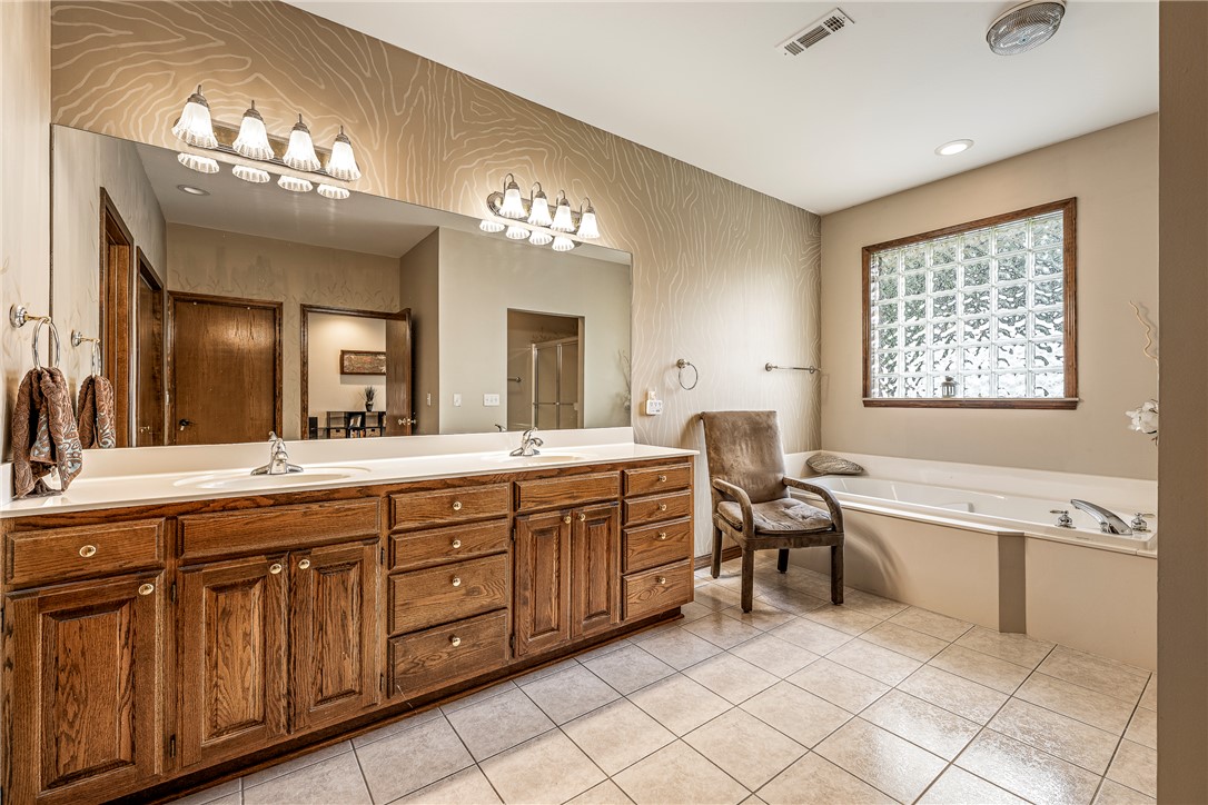 Whispering Timbers Ph 12 Rogers - Residential