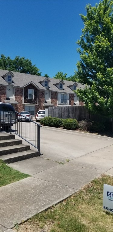 Newer townhouse on U of A bus route. Home features 3 bedroom, 2 bath with master downstairs. Nice deck on back of unit, fireplace in living room, & the units back up to the Fayetteville bike trail. All appliances.