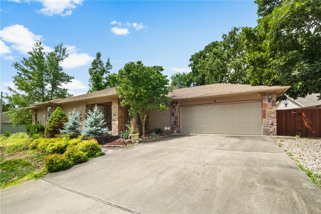 Nestled on a beautiful, level ½+ acre lot, this inviting 3-bedroom, 2-bath home offers the perfect blend of comfort, convenience, and outdoor living. Inside, you'll find charming built-ins, abundant natural light, and a heated and cooled sunroom with skylights—an ideal space to relax and enjoy every season.
The spacious floor plan is designed for everyday living, while the double-car garage provides ample storage and functionality. Step outside and enjoy the privacy and possibilities that come with a large, flat yard.
Conveniently located less than 4 minutes from the bypass and just 5 minutes from Bella Vista's premier recreation amenities, including community centers, scenic bike trails, golf courses, lakes, and outdoor adventures. Whether you're looking for a peaceful retreat or an active lifestyle, this property offers the best of both worlds.