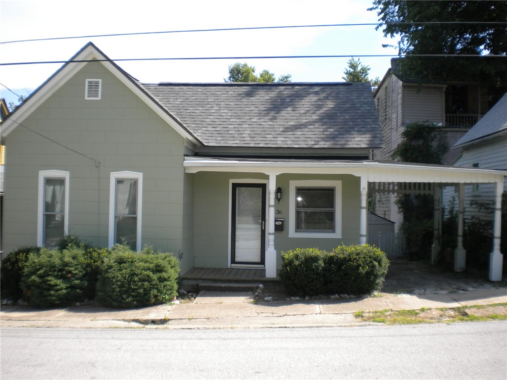 Beautiful bright 2 Bedroom 1 bath cottage off of White St & minutes from Spring St. Access from Elk & Owen St. Off street parking. Updated with new roof, stainless appliances, cabinets, hardware, bath and refinished floors. Washer/dryer in utility room. Fully enclosed nice backyard. Crawlspace has newer water heater, electrical & central heat & air ductwork. Addtl storage shed off the backyard patio. Ideal efficiency living or a great 2nd home getaway. Move in ready!