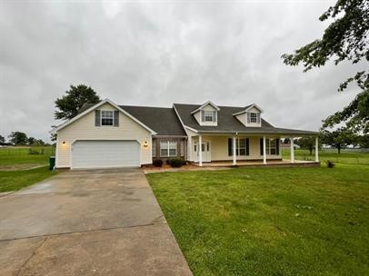 Beautiful Rental Property sitting on over 1 acre of flat pasture land close to everything Rogers and Lowell has to offer! Just a few short miles to the Pinnacle Hills Promenade, Wal Mart AMP, Top Golf, Restaurants, Shopping, I-49 and much more! House has over 3500 sq ft with new paint, fixtures, appliances and more.