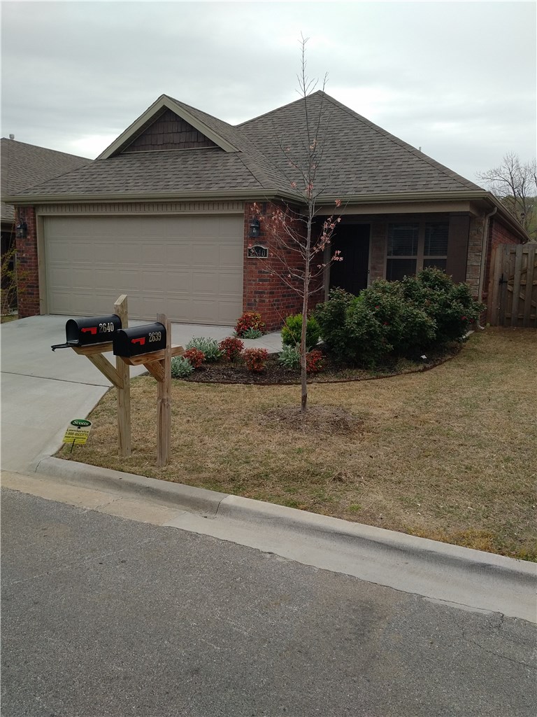Nice home in middle of Fayetteville close to everything. Home features 3 bed/2 bath, gas log fireplace in living room, complete with wood floors, granite counters, stainless steel appliances, eat in kitchen, pantry, large master suite complete with Jacuzzi tub & separate shower with double vanity & walk in closet.