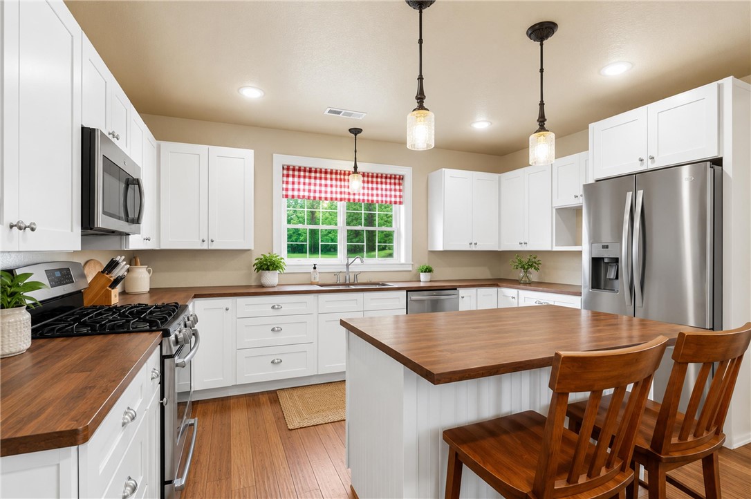 24-21-30-PEA RIDGE - Residential