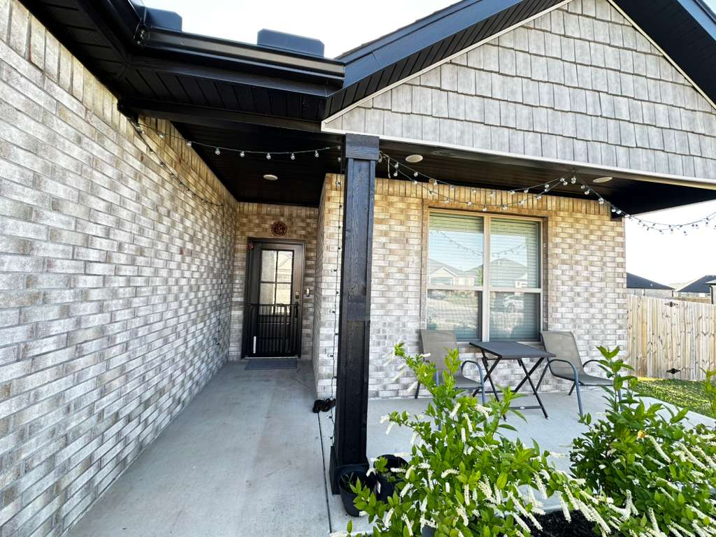 Beautiful North East corner-lot home in desirable Bentonville featuring a fenced backyard perfect for pets, play, or entertaining. Situated with a northeast-facing orientation, this well-maintained property offers comfortable living spaces, great natural light, and convenient access to schools, shopping, dining, parks, and trails. Excellent location in a growing community with easy access to major commuter routes.