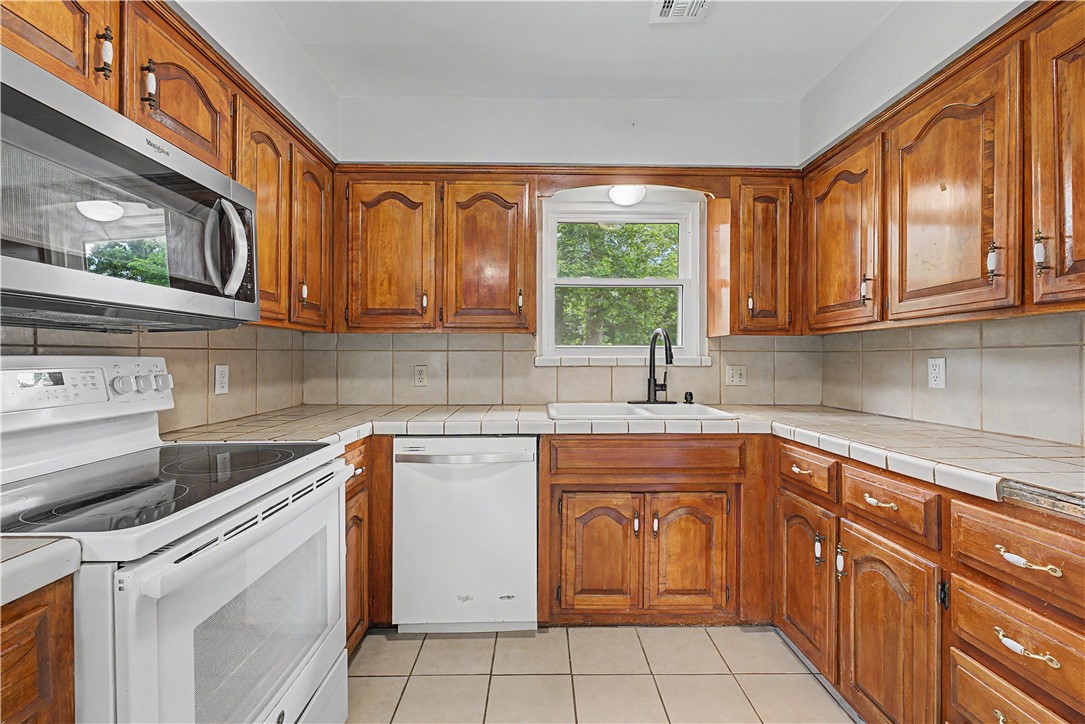 Whispering Timbers Ph 1-Rogers - Residential
