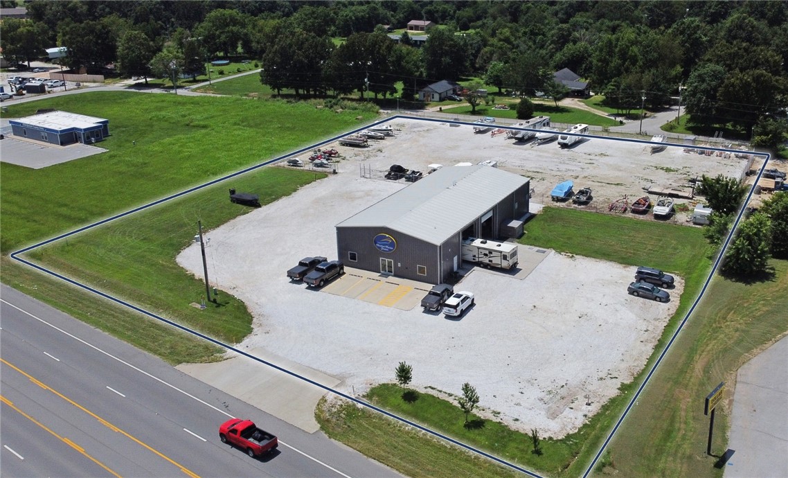 **Available:** ±2,500 SF.

**Lease Rate:** $10.50 PSF | Modified Gross.

**Grade Level Door:** 1 (8' x 8').

**Parcel Size:** 0.68 AC.

**Minimum Wall Height:** 9'.

**Peak Height:** 9'.

**Parking:** Graveled.

**HVAC:** Fully conditioned.

## Executive Summary

±2,500 SF of flex space is available for lease in Fayetteville, conveniently located just 1.5 miles from Interstate 49 for excellent regional access. The property features full HVAC throughout, an 8' x 8' grade-level overhead door, graveled parking, and a modified gross lease structure, making it an ideal solution for warehouse, light industrial, contractor, or service-related users seeking a functional and well-located space.