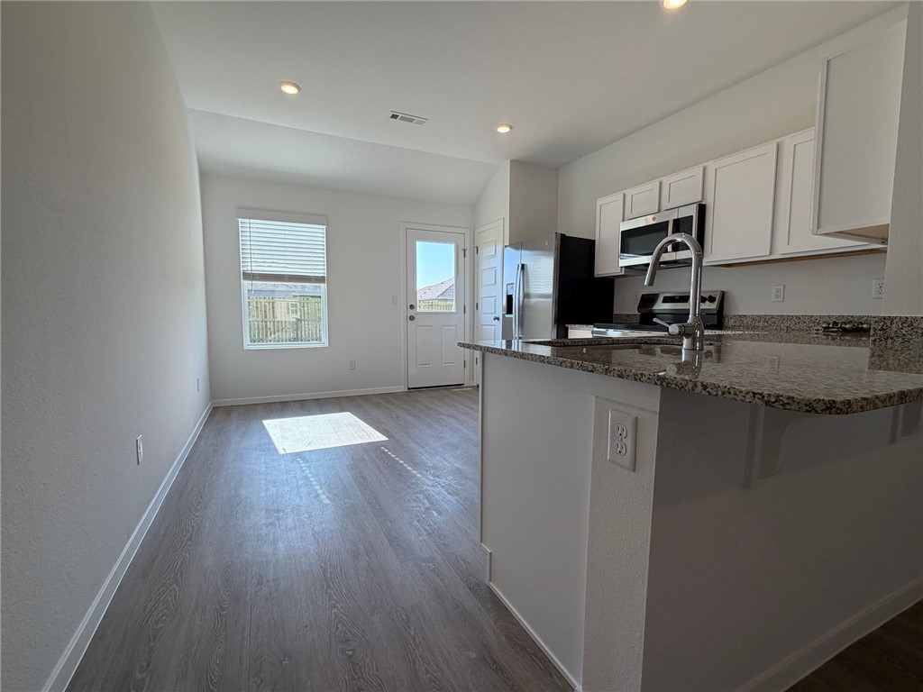 WALNUT HILL SUB PH IV-PEA RIDGE - Residential Lease