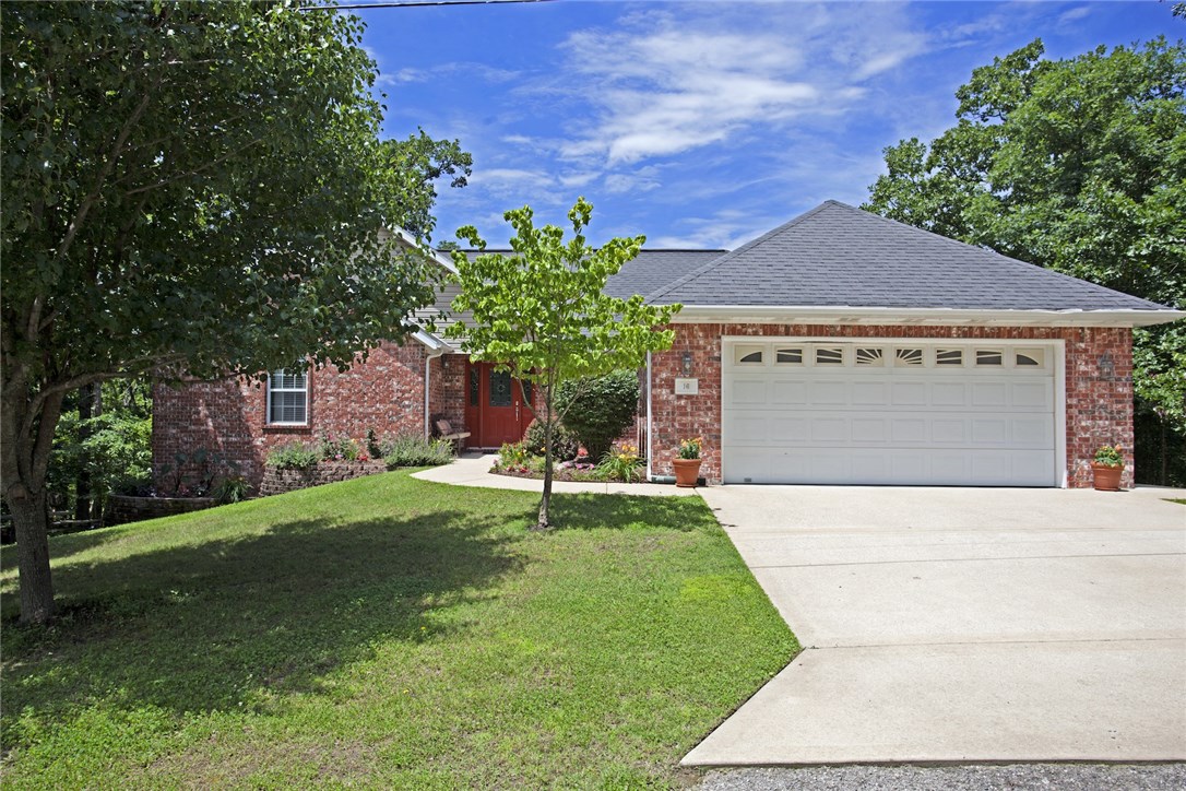 Gorgeous Home in Beautiful Bella Vista, AR featuring 4 bedrooms, 3 full baths, gorgeous kitchen with maple cabinets. Large backyard backing up to trees - very private and serene - covered deck off kitchen. Light and Bright - with walk out basement with a nice sized family room, full bath and bedroom. Whirlpool tub in master with separate walk-in shower. Come check out this great home!