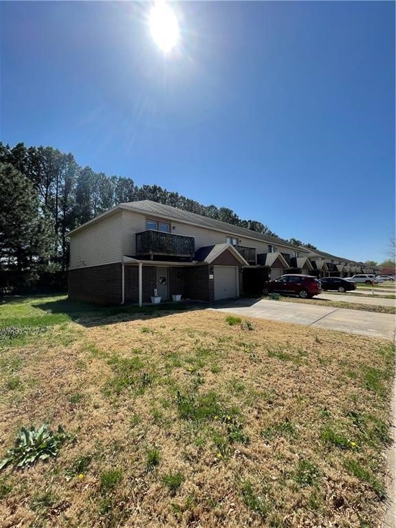 Great townhome in W Fayetteville. Home features vinyl wood floor living room that opens up to large kitchen with breakfast bar and dining area, fireplace, back patio for entertaining, carpet in bedrooms and stairs, 2 master bedrooms with their own baths and walk in closets and half bath downstairs. 1 car garage and all appliances.