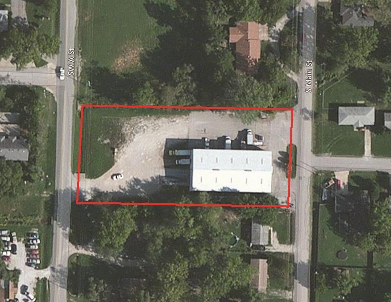 8,125 +/- warehouse on 1.35 +/- acres less than 1 mile from the Bentonville square. Frontage on S Main St and SW A St. Ceiling Height 20 Ft. Zoning is​​‌​​​​‌​‌​​​‌‌​​​‌‌‌​​‌​​‌‌​​​​ D-C