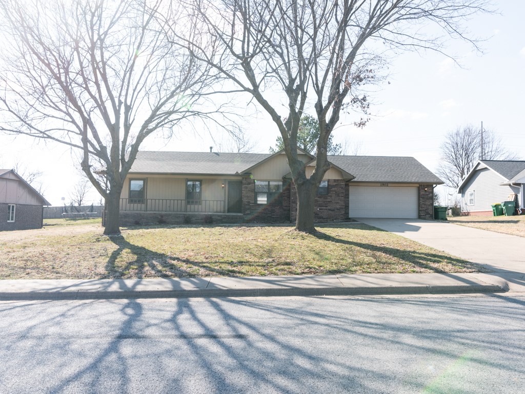 This is a big house with a big yard. it is getting fresh paint throughout and should be ready for its new occupants by the 26th. This house is in a prime east side location with easy access to all Springdale has to offer.