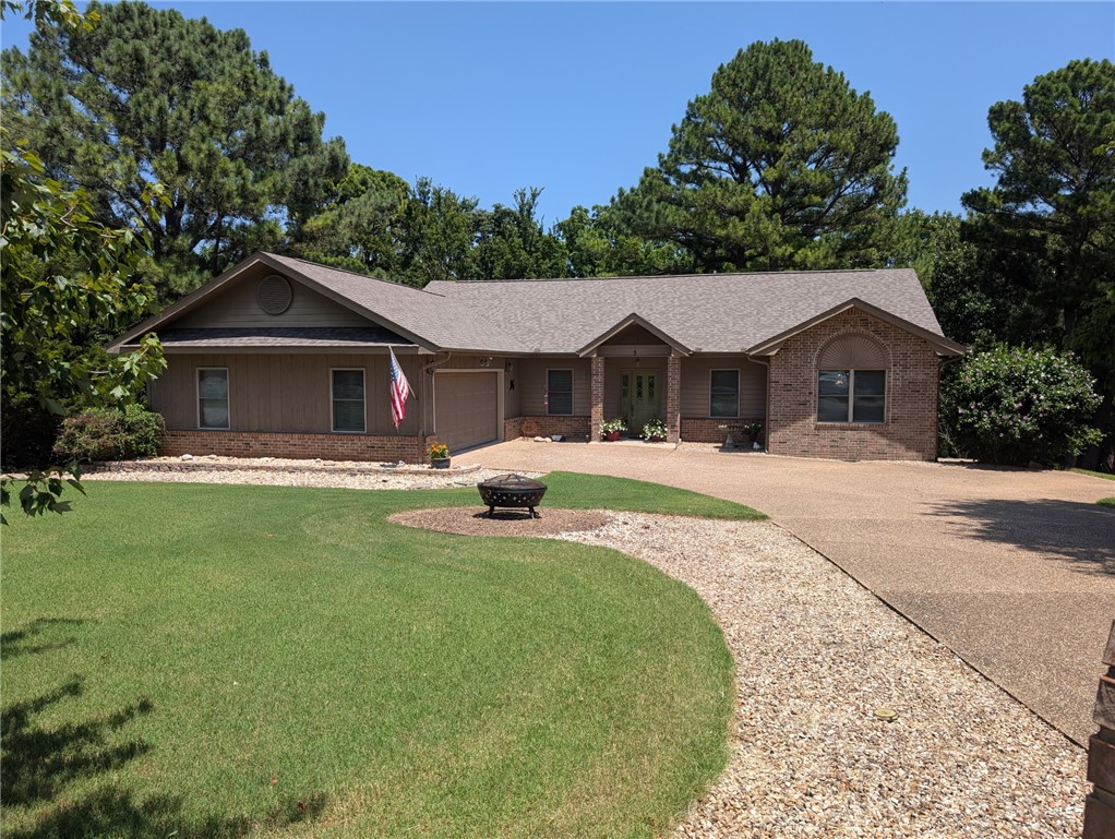 Location, if you are a golfer! Location, if you are a lake enthusiast! Location if you are a nature lover! Scotsdale Golf Course less than 1/2 a mile away, Loch Lomand views and public access via the public foot access just feet from the driveway, serene back yard to enjoy nature.  The .94-acre lot has been meticulously landscaped that provides the perfect setting for relaxing, gardening, or hosting family and friends; there is a screened-in porch off the kitchen that leads to an open deck for entertaining. 
Welcome to a beautifully maintained 3 bedroom 2 1/2 bath home. you will appreciate the pride in ownership reflected throughout. This home features a large kitchen and open living concept with a with living and dining room. The large primary bedroom has an attached bath with that features a jacuzzi tub.   
The home also has a graveled area for boat or camper parking.  
Lake Pointe Restaurant and Marina and Branchwood Recreation Center are just minutes away.
This is a must-see home!
Pro photos coming soon.