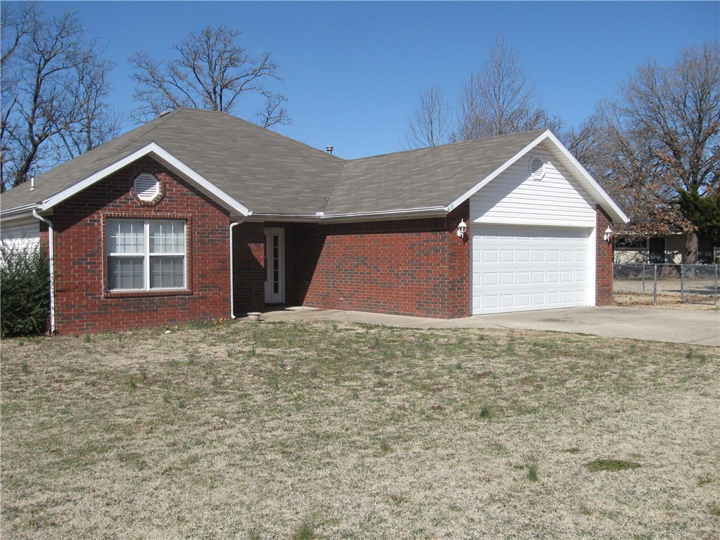 3 bed & 2 bath house in Rogers with a large patio, whirlpool tub in the master bathroom, all appliances and fenced backyard!