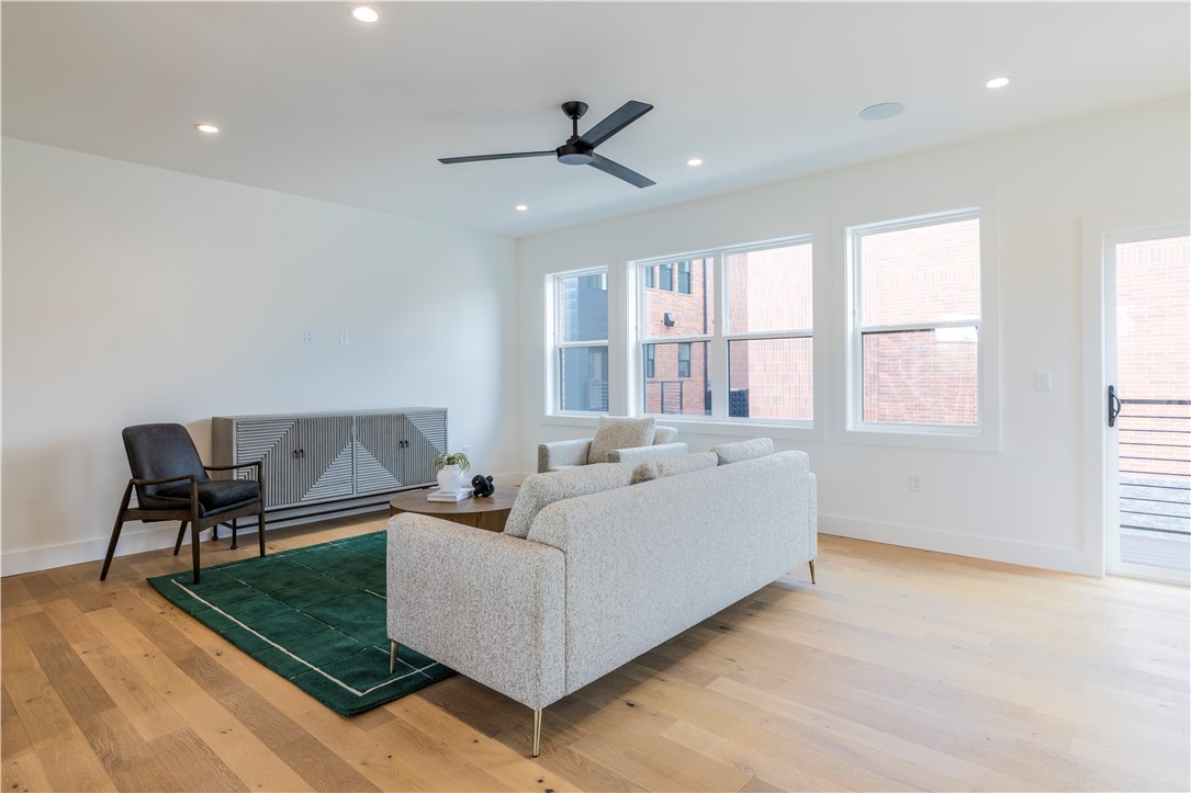 DUNN & DAVIS ADD-BENTONVILLE - Residential Lease