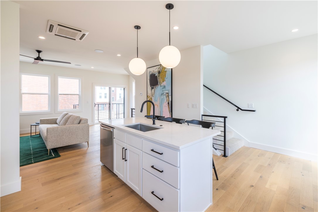 DUNN & DAVIS ADD-BENTONVILLE - Residential Lease