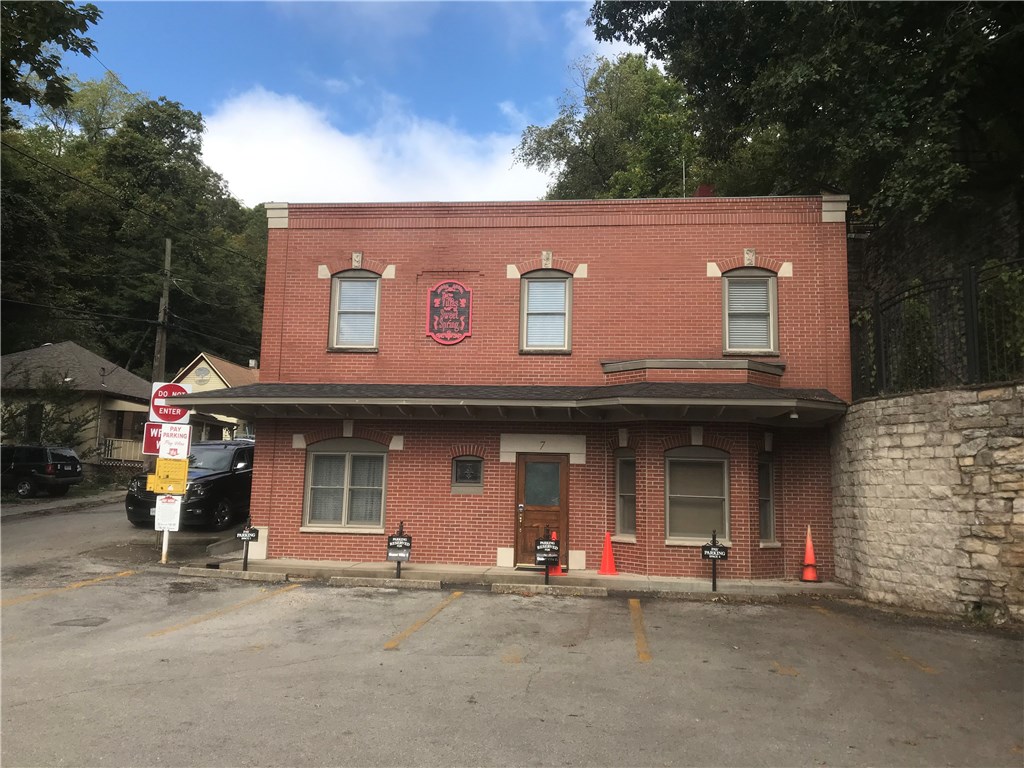 Well-maintained newer building in the heart of downtown Eureka Springs. Currently operating as nightly rental, with pay parking lot attached. Private entrances to two separate suites that have been beautifully remodeled.